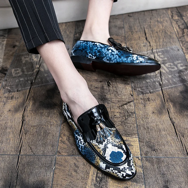 2021 new small leather shoes fashion British breathable overshoes personalized casual leather shoes loafers for men dress shoes
2021 new small leather shoes fashion British breathable overshoes personalized casual leather shoes loafers for men dress shoes