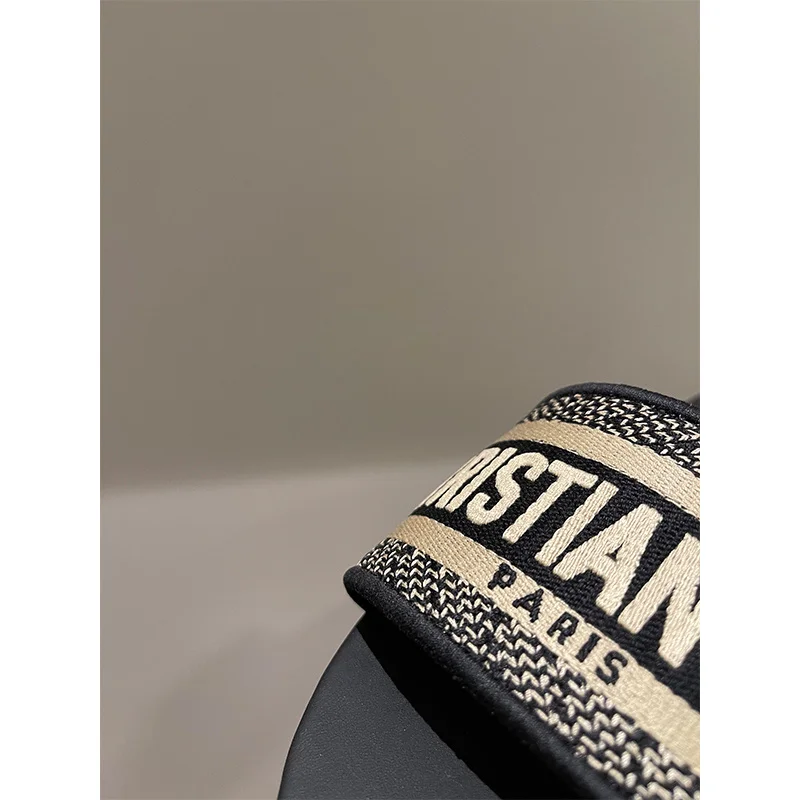 Luxury brand summer 2021 new product fashion design for high-heeled women's sandals casual home flat embroidered ladies slippers 
Luxury brand summer 2021 new product fashion design for high-heeled women's sandals casual home flat embroidered ladies slippers