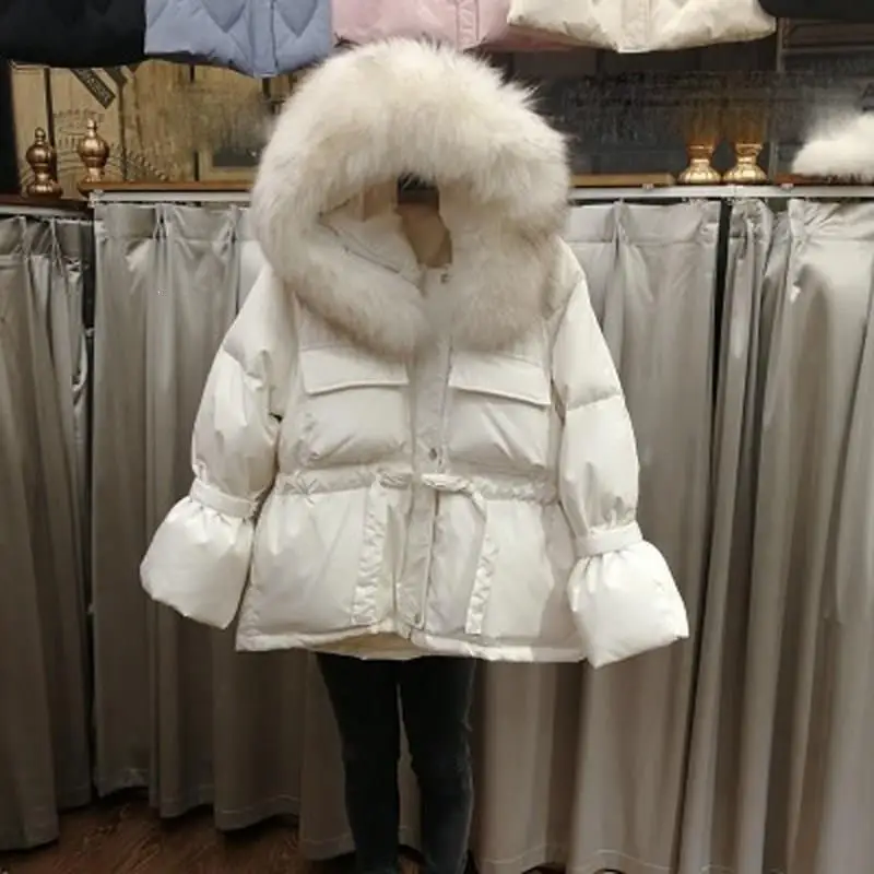 Large Natural Raccoon Fur Hooded Winter Jacket Women White Duck Down Short Coats Solid Thick Warm Parkas Lace Up Snow Coat
Large Natural Raccoon Fur Hooded Winter Jacket Women White Duck Down Short Coats Solid Thick Warm Parkas Lace Up Snow Coat