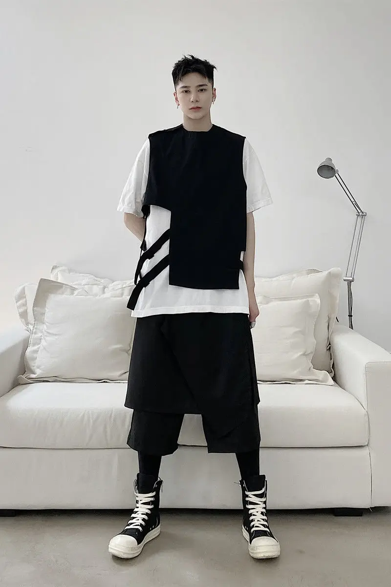 IEFB /men's wear simple irregular hollow out bandage patchwork black vest male 2021 summer fashion waistcoat Korean tops 9Y2919
IEFB /men's wear simple irregular hollow out bandage patchwork black vest male 2021 summer fashion waistcoat Korean tops 9Y2919