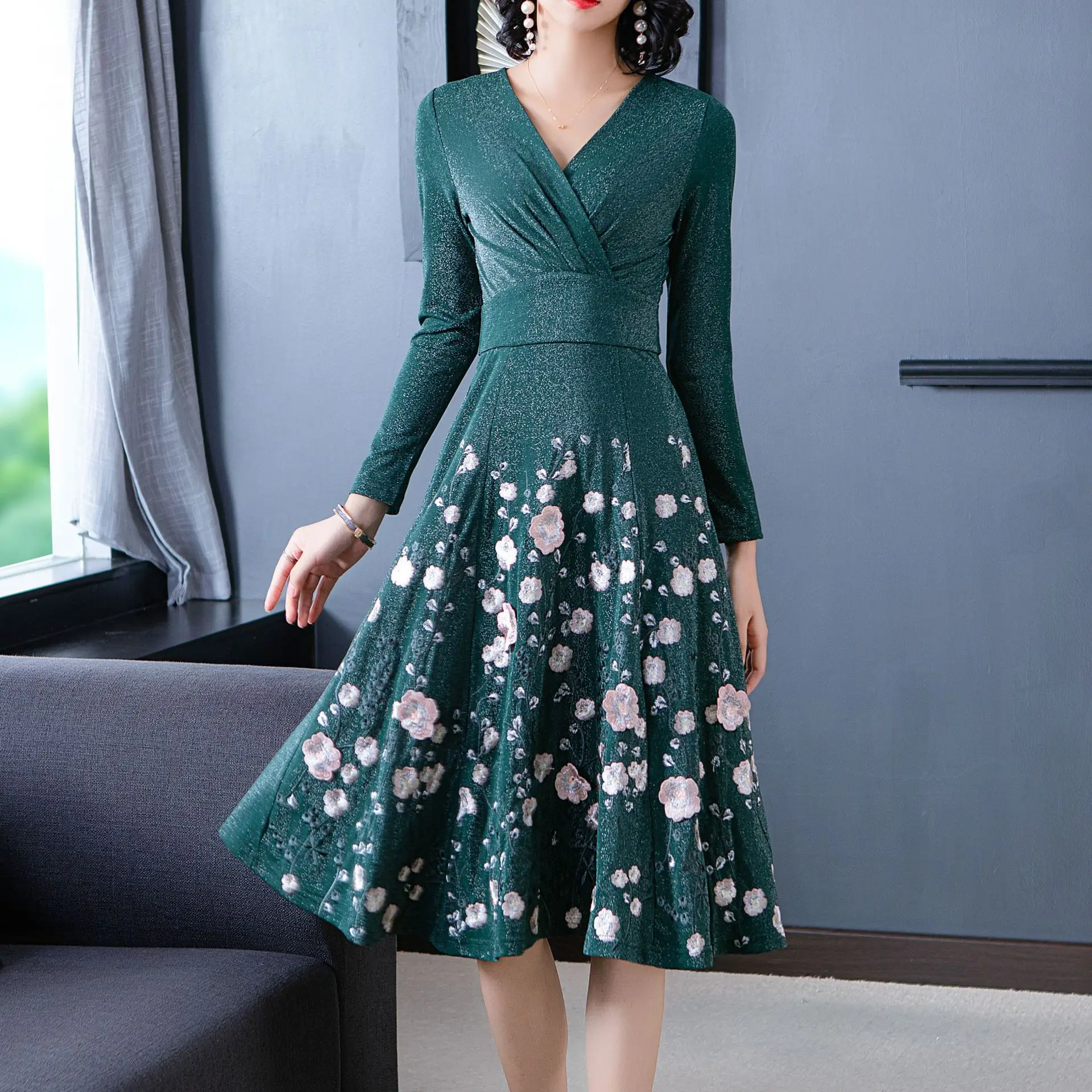 Slim Fit & Flare Dress 2020 Autumn Fashion Pink Green Dress Women V-Neck Back Bow Elegant Party Exquisite Embroidery Dress XXL
Slim Fit & Flare Dress 2020 Autumn Fashion Pink Green Dress Women V-Neck Back Bow Elegant Party Exquisite Embroidery Dress XXL