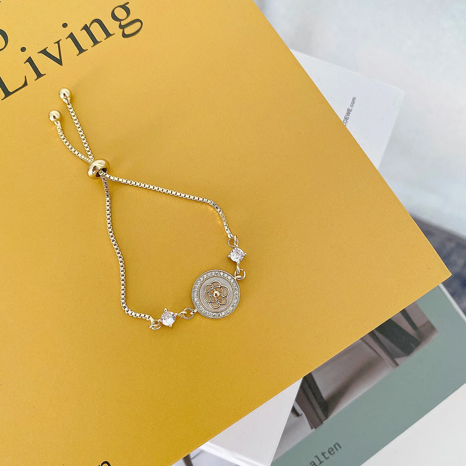 Delicate shell Camellia Charm Bracelets for Women 14K Real Gold Plated Elegant Crystal Flower Bangles&bracelets
Delicate shell Camellia Charm Bracelets for Women 14K Real Gold Plated Elegant Crystal Flower Bangles&bracelets