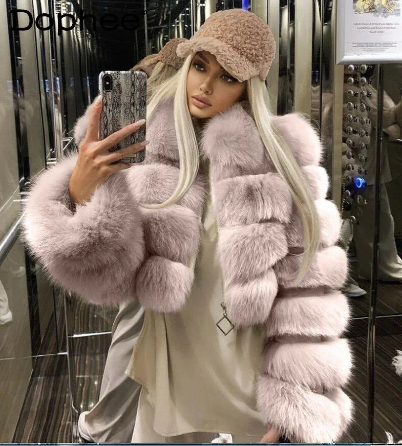 Fashion Warm Leather Fur Coat Natural Imitation Fox Fur Coat Lapel Short Faux Fur Jacket Long Sleeve Stitching Women Winter Coat
Fashion Warm Leather Fur Coat Natural Imitation Fox Fur Coat Lapel Short Faux Fur Jacket Long Sleeve Stitching Women Winter Coat