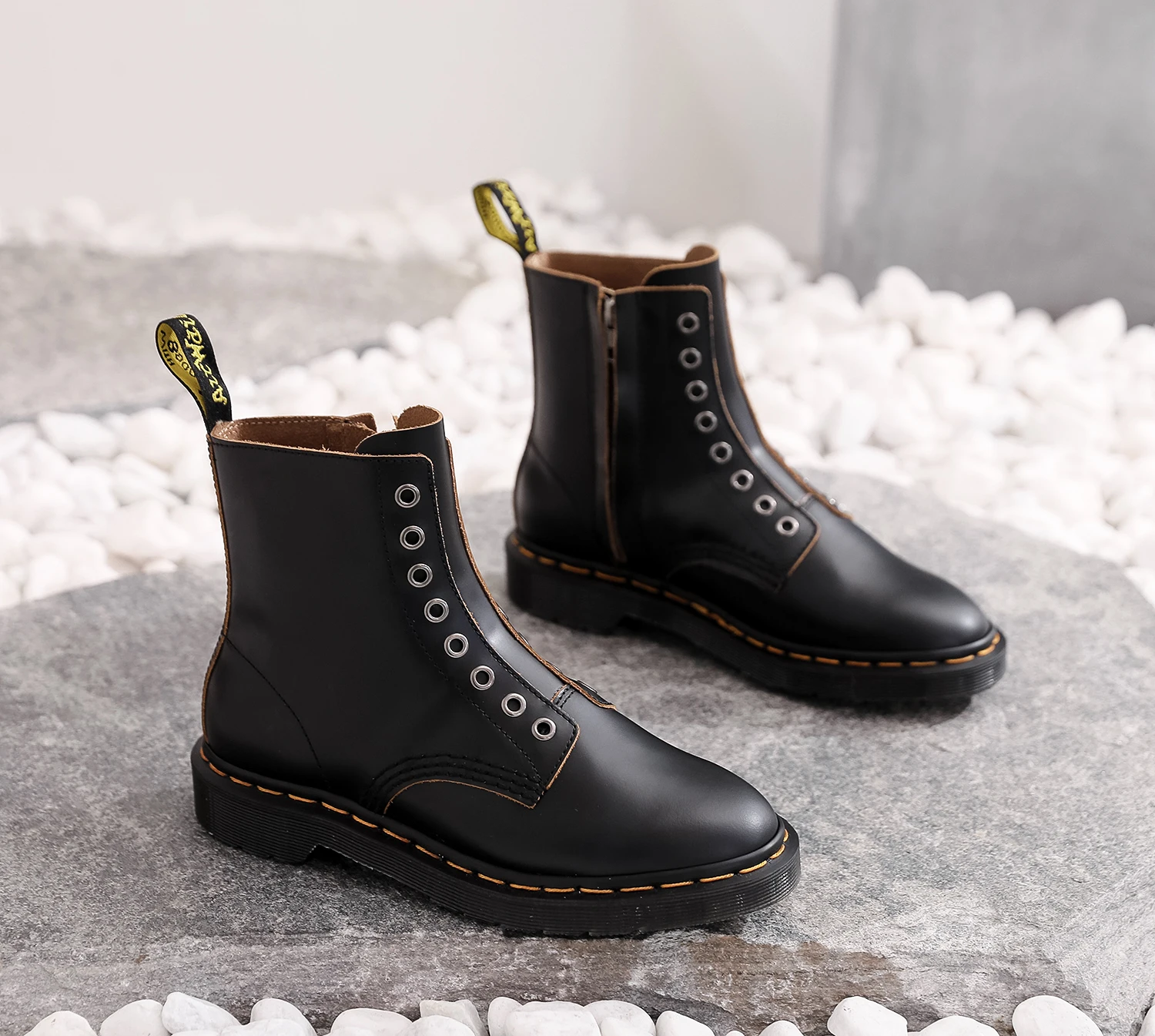Autumn and winter new style male Martin boots fashion casual men's shoes women's shoes female Martin boots leather couple boots
Autumn and winter new style male Martin boots fashion casual men's shoes women's shoes female Martin boots leather couple boots