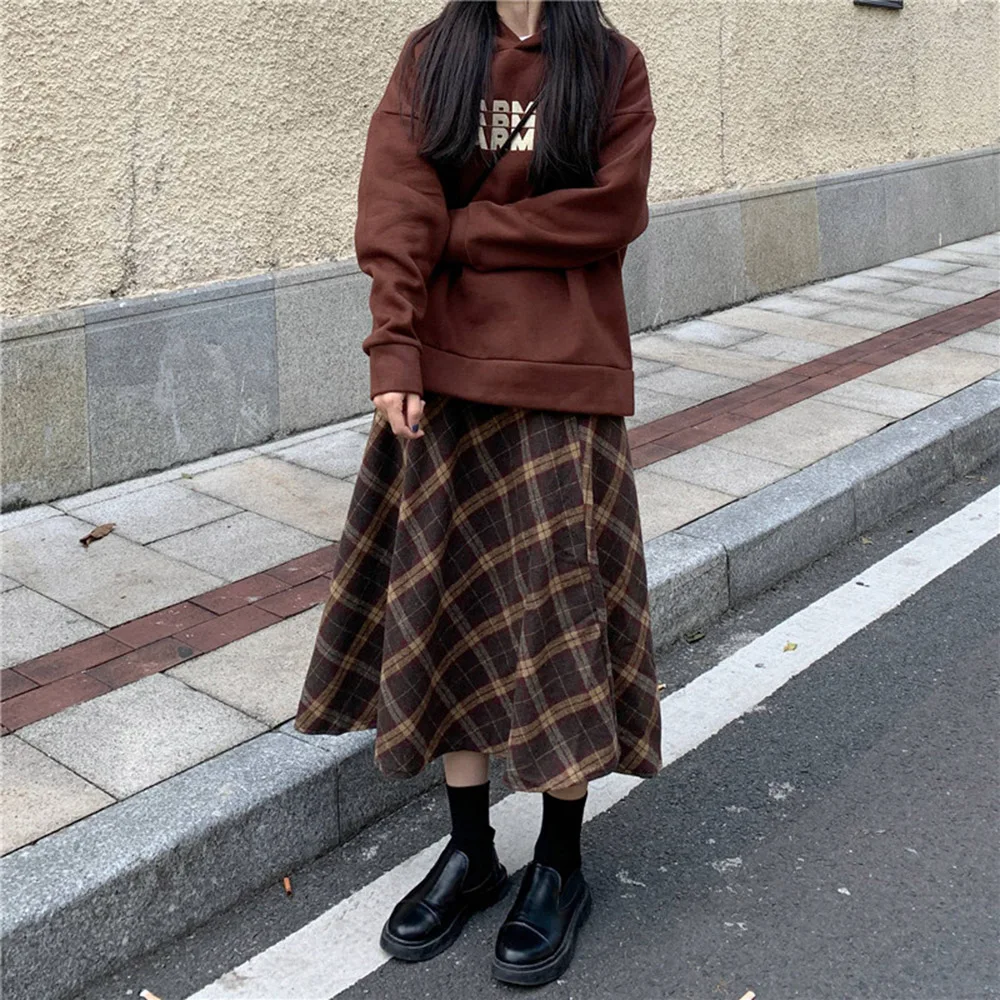 Japan Style Skirt Spring Autumn New Korean Fashion Temperament Retro Elegant Loose Simple Hot Sale Lattice High Waist
Japan Style Skirt Spring Autumn New Korean Fashion Temperament Retro Elegant Loose Simple Hot Sale Lattice High Waist