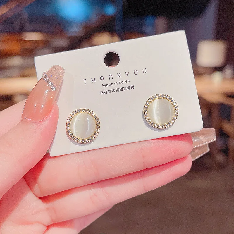 New Fashion Opal Zircon Circle Hoop Earrings for Women Korean Style 925 Silver Needle Geometric Stud Earrings Party Jewelry Gift
New Fashion Opal Zircon Circle Hoop Earrings for Women Korean Style 925 Silver Needle Geometric Stud Earrings Party Jewelry Gift