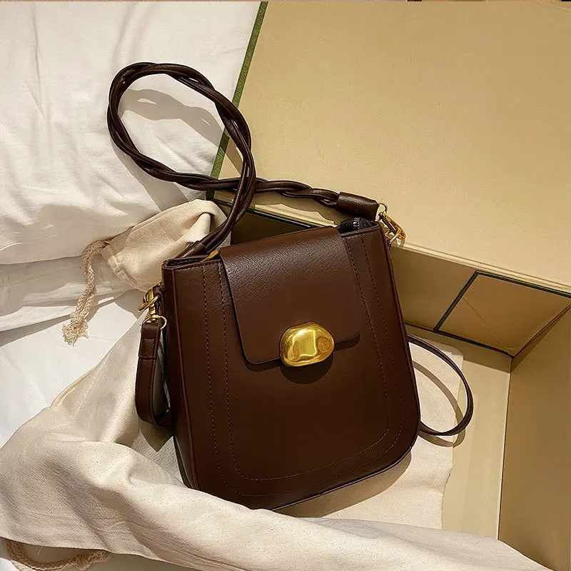 High-quality Leather Retro Bucket Bag Female 2021 Spring New Trendy Fashion Lady Atmospheric Shoulder Bag Texture Messenger Bag
High-quality Leather Retro Bucket Bag Female 2021 Spring New Trendy Fashion Lady Atmospheric Shoulder Bag Texture Messenger Bag