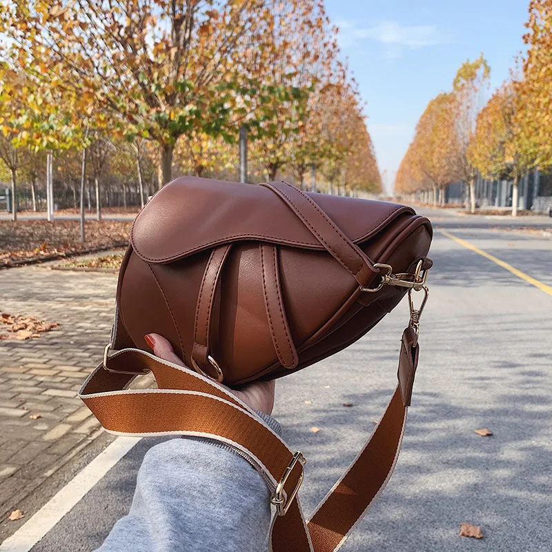 Designer Quality Soft Leather Shoulder Bags for Women 2021 New Fashion Zipper Wide Crossbody Handbag and Purses Mini Bag
Designer Quality Soft Leather Shoulder Bags for Women 2021 New Fashion Zipper Wide Crossbody Handbag and Purses Mini Bag