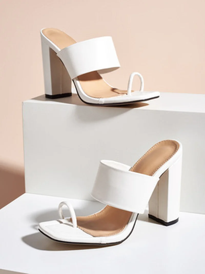 Akexiya 2021 New Clip Toe Narrow Band Female Slippers Outdoor Fashion Block Heels Sandals for Women Slides Summer Shoes Women
Akexiya 2021 New Clip Toe Narrow Band Female Slippers Outdoor Fashion Block Heels Sandals for Women Slides Summer Shoes Women