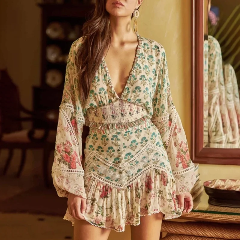 with skirt outfit sexy deep v-neck printed chiffon unlined upper garment + splicing of tall waist short skirts
with skirt outfit sexy deep v-neck printed chiffon unlined upper garment + splicing of tall waist short skirts