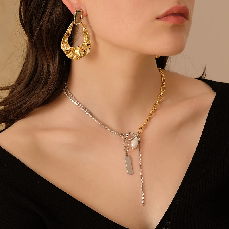 INS a variety of wear bloggers with the same gold and silver rhinestone chain natural pearl tassel short necklace clavicle chain
INS a variety of wear bloggers with the same gold and silver rhinestone chain natural pearl tassel short necklace clavicle chain