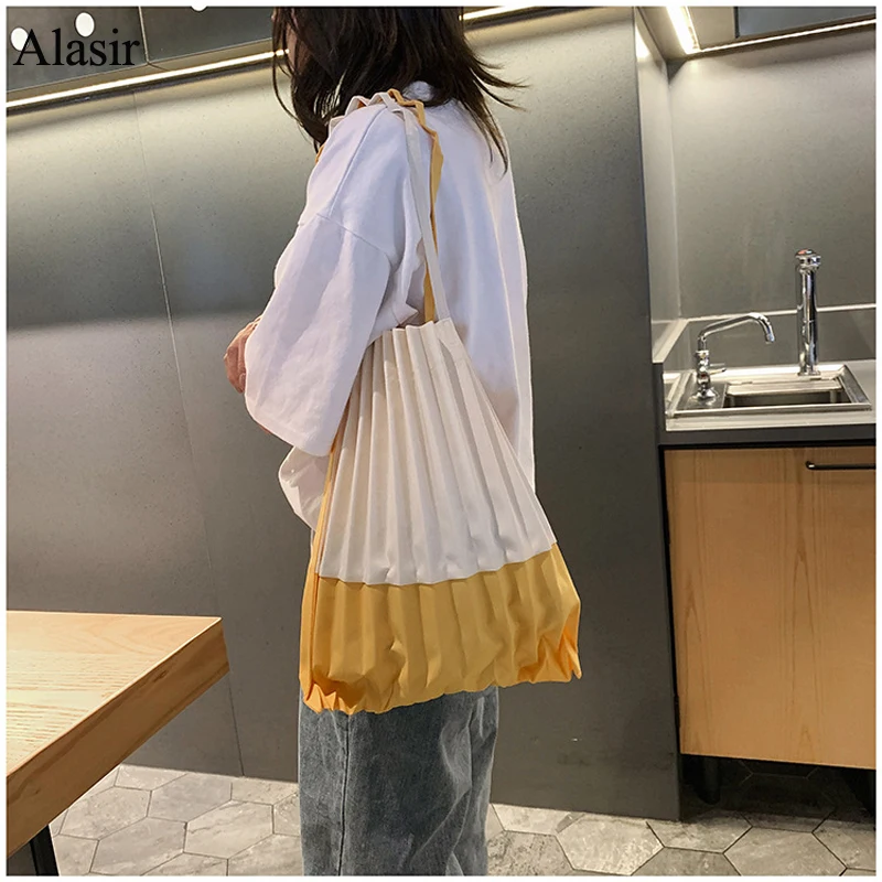 Women handbag Pleated Panelled Canvas Fan Shape Designed Shopper Shoulder Bag For Female Simple Ladies Fashion Canvas Handbags
Women handbag Pleated Panelled Canvas Fan Shape Designed Shopper Shoulder Bag For Female Simple Ladies Fashion Canvas Handbags