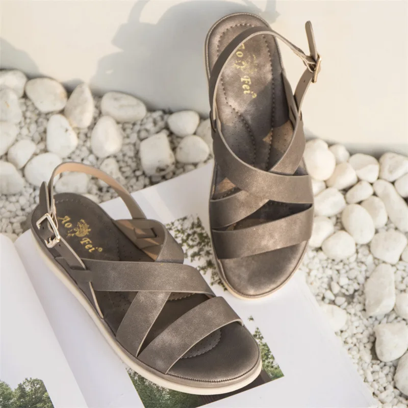 Women Sandals New European and American Sandals Women's Simple Buckle Roman Style Flat-bottomed Large Size Women's Sandals
Women Sandals New European and American Sandals Women's Simple Buckle Roman Style Flat-bottomed Large Size Women's Sandals