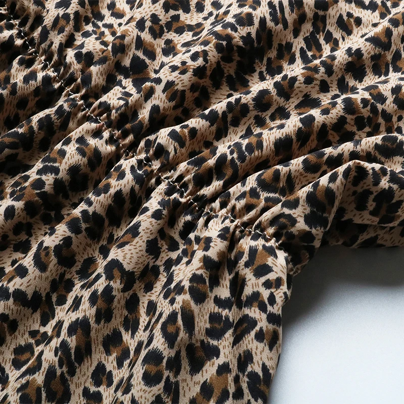 Short Sleeve T-shirt Female Summer Pullover Casual Leopord Pattern Printed 2020 New Chiffon Shirt Backles V-neck Raglan Wild Top
Short Sleeve T-shirt Female Summer Pullover Casual Leopord Pattern Printed 2020 New Chiffon Shirt Backles V-neck Raglan Wild Top