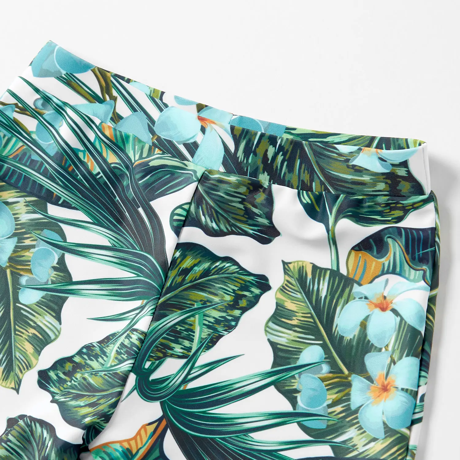PatPat 2021 New Summer Off-shoulder Flounce Plants Print Matching Swimsuits Family Look Family Matching Clothing
PatPat 2021 New Summer Off-shoulder Flounce Plants Print Matching Swimsuits Family Look Family Matching Clothing
