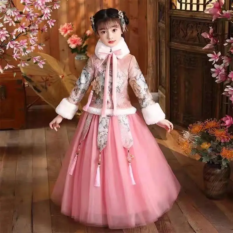 Оригинальная Женская хлопковая одежда Hanfu для детей холодная и теплая зимняя Милая Полный комплект улучшенной новогодней одежды 
Оригинальная Женская хлопковая одежда Hanfu для детей холодная и теплая зимняя Милая Полный комплект улучшенной новогодней одежды