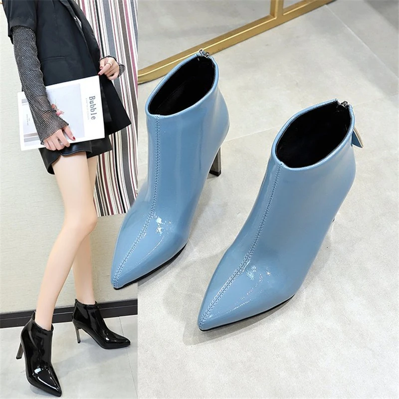 2020 Autumn Winter HOT Thick High Heels Zipper Sexy Womens Boots Bota Feminina Pointed Toe Bright PU Leather Blue Ankle Boot
2020 Autumn Winter HOT Thick High Heels Zipper Sexy Womens Boots Bota Feminina Pointed Toe Bright PU Leather Blue Ankle Boot