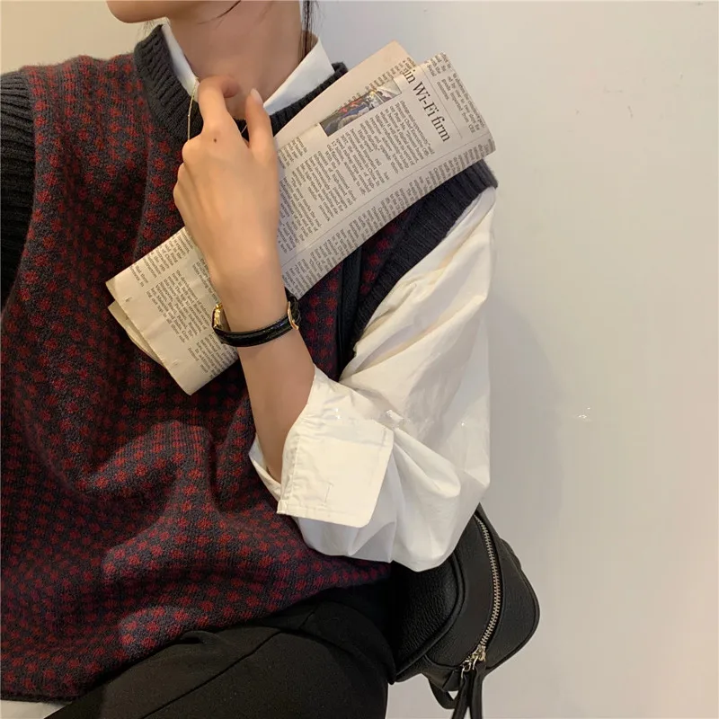 KUSAHIKI Korean Hit Color O-neck Sleeveless Knitted Vest Causal 2021 Spring Sweater Fashion Chic Knitwear Pullover Tops 6E594
KUSAHIKI Korean Hit Color O-neck Sleeveless Knitted Vest Causal 2021 Spring Sweater Fashion Chic Knitwear Pullover Tops 6E594