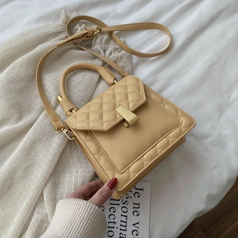 Retro texture ladies handbags 2021 spring new simple fashion rhombus shoulder bag multifunctional messenger bag female bag 
Retro texture ladies handbags 2021 spring new simple fashion rhombus shoulder bag multifunctional messenger bag female bag