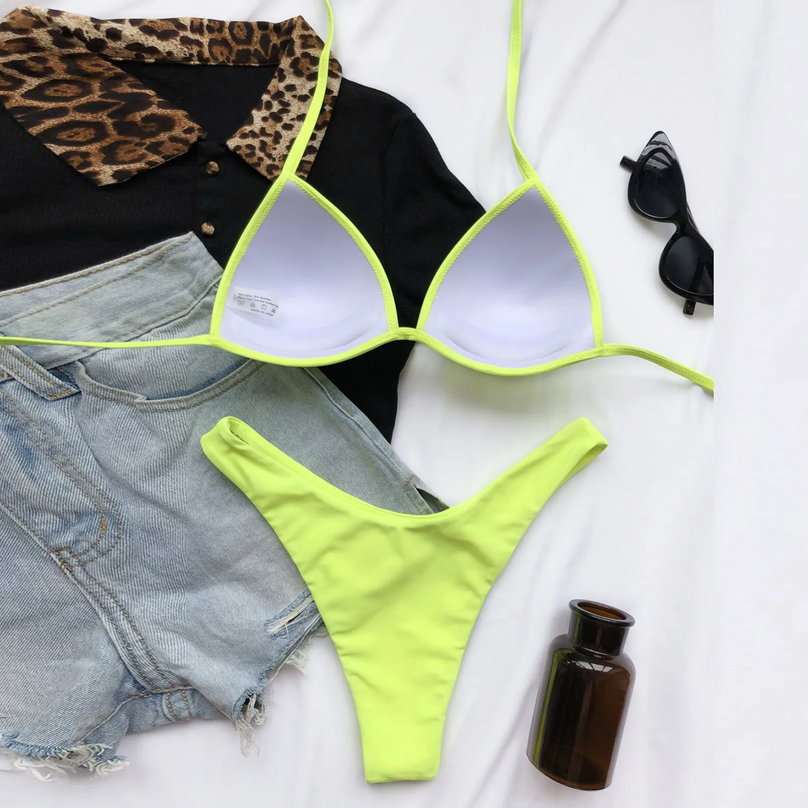 2021 Summer Hot Women's Sexy Mini Bikini Set Solid Color Fluorescence Swimsuit Two Piece Filled Push Up Bra Swimwear Beachwear
2021 Summer Hot Women's Sexy Mini Bikini Set Solid Color Fluorescence Swimsuit Two Piece Filled Push Up Bra Swimwear Beachwear