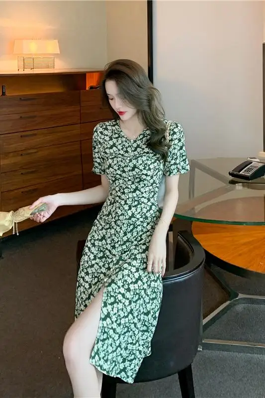 Women's Dress 2021 Summer New Women's Clothes Temperament V-neck Sexy Top Women Mini Skirt Waist Floral Chiffon Dress Women
Women's Dress 2021 Summer New Women's Clothes Temperament V-neck Sexy Top Women Mini Skirt Waist Floral Chiffon Dress Women