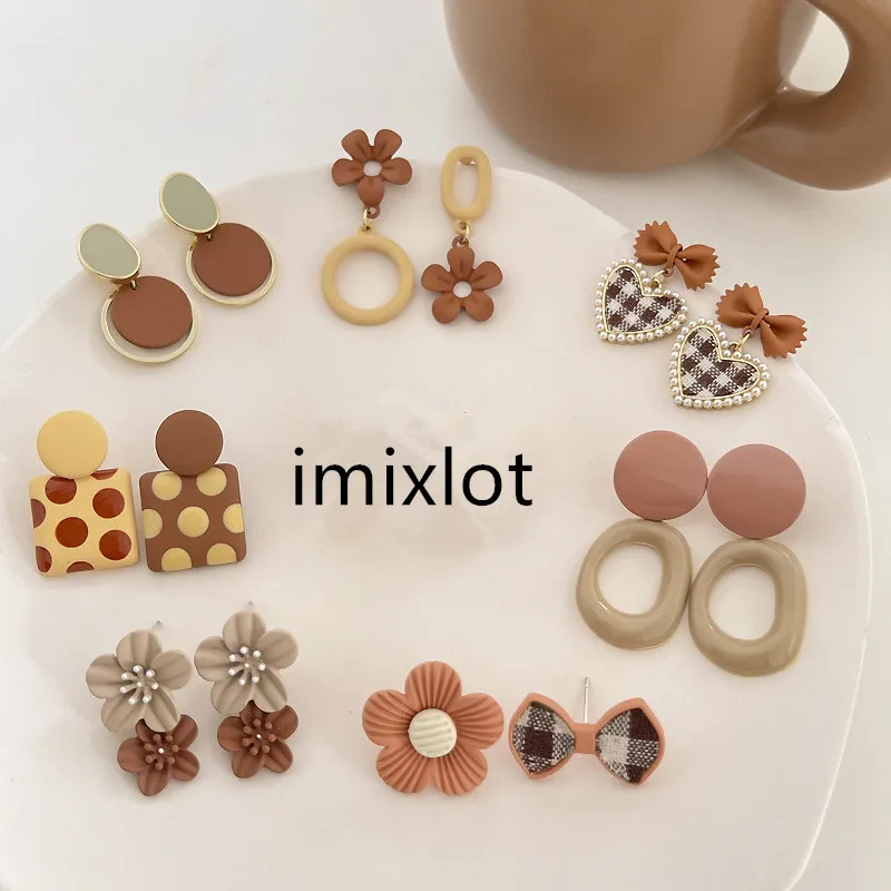 Vintage Geometric Bowknot Heart Coffee Color Stud Earrings 2021 New Trendy For Women Bowknot Students Earring INS Jewelry
Vintage Geometric Bowknot Heart Coffee Color Stud Earrings 2021 New Trendy For Women Bowknot Students Earring INS Jewelry
