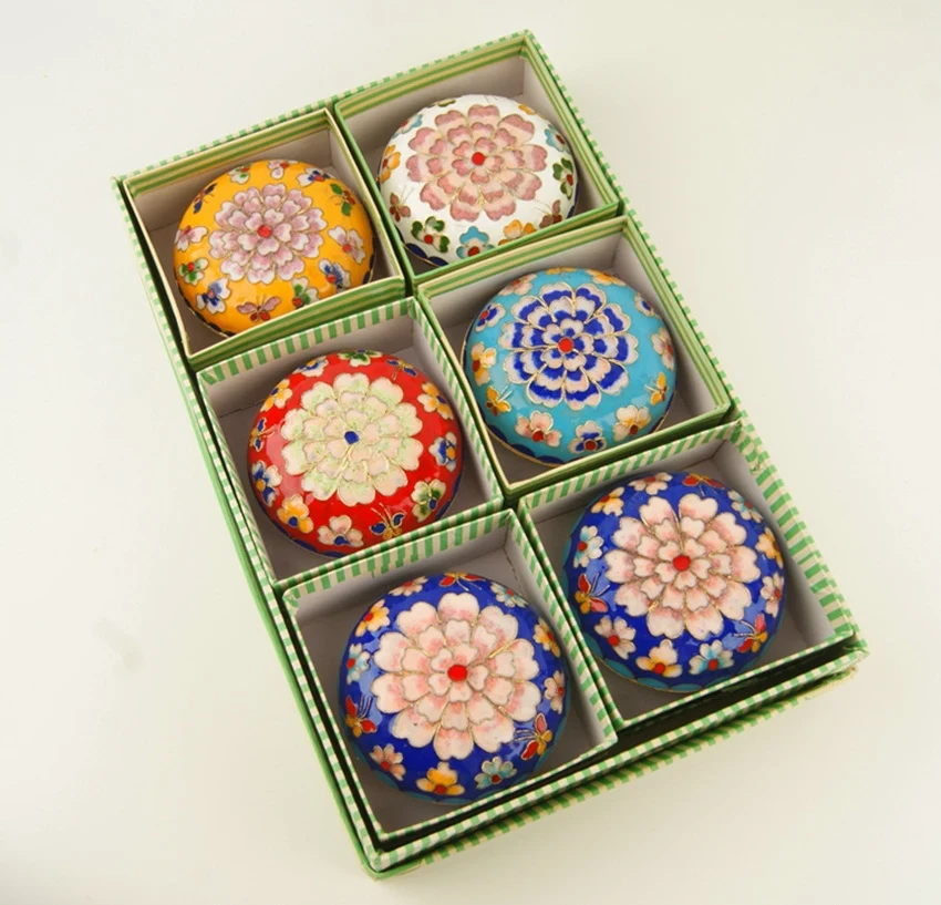 Cloisonne Jewelry Box Handmade Silk Copper Tire 3 Inch Powder Box Beijing Crafts for 1 pcs
Cloisonne Jewelry Box Handmade Silk Copper Tire 3 Inch Powder Box Beijing Crafts for 1 pcs