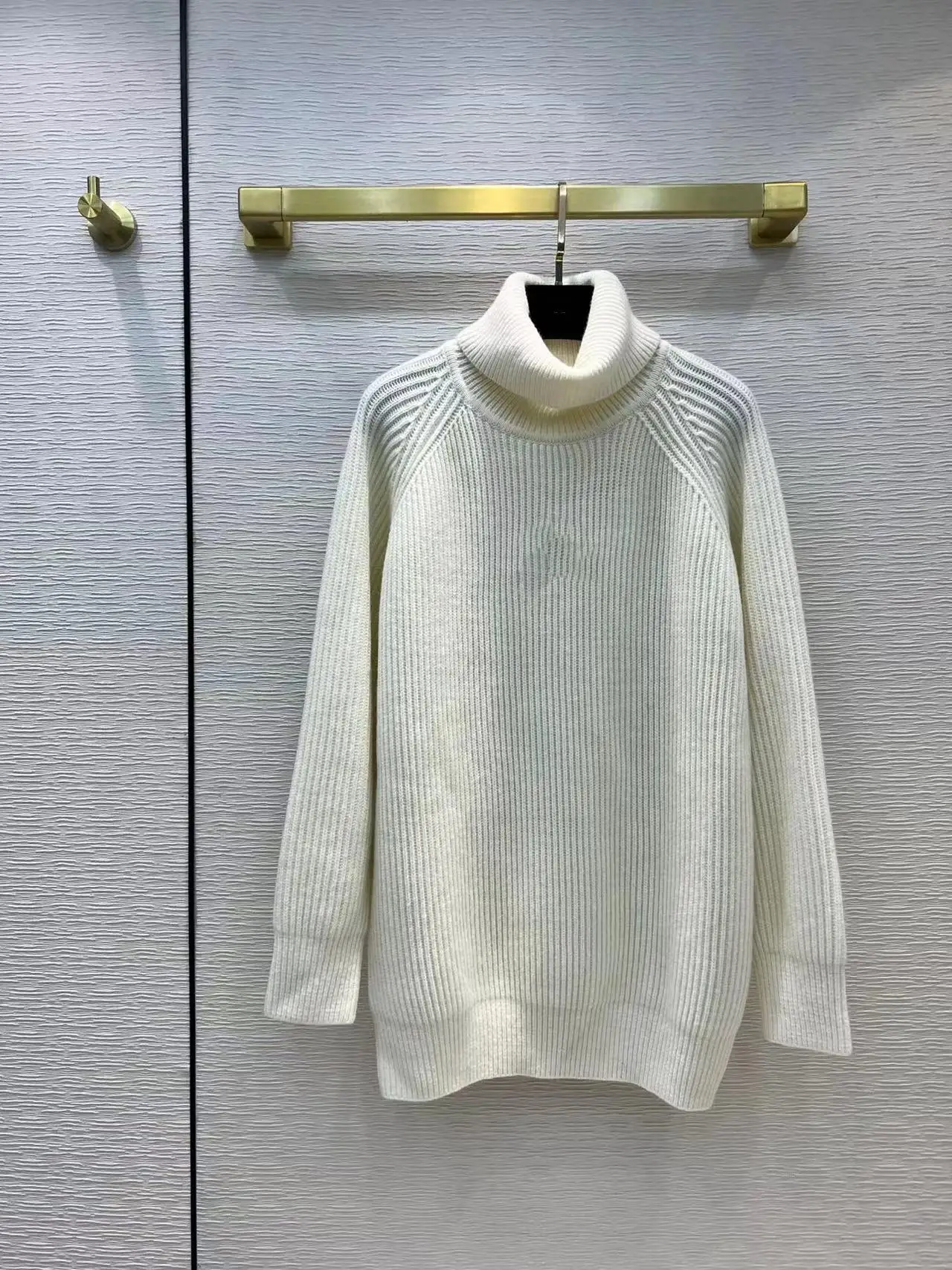 Fyion High Quality Runway Sweater Women 2022 Spring Knitted Solid Femme Cashmere Pullover White / Black Sweater
Fyion High Quality Runway Sweater Women 2022 Spring Knitted Solid Femme Cashmere Pullover White / Black Sweater