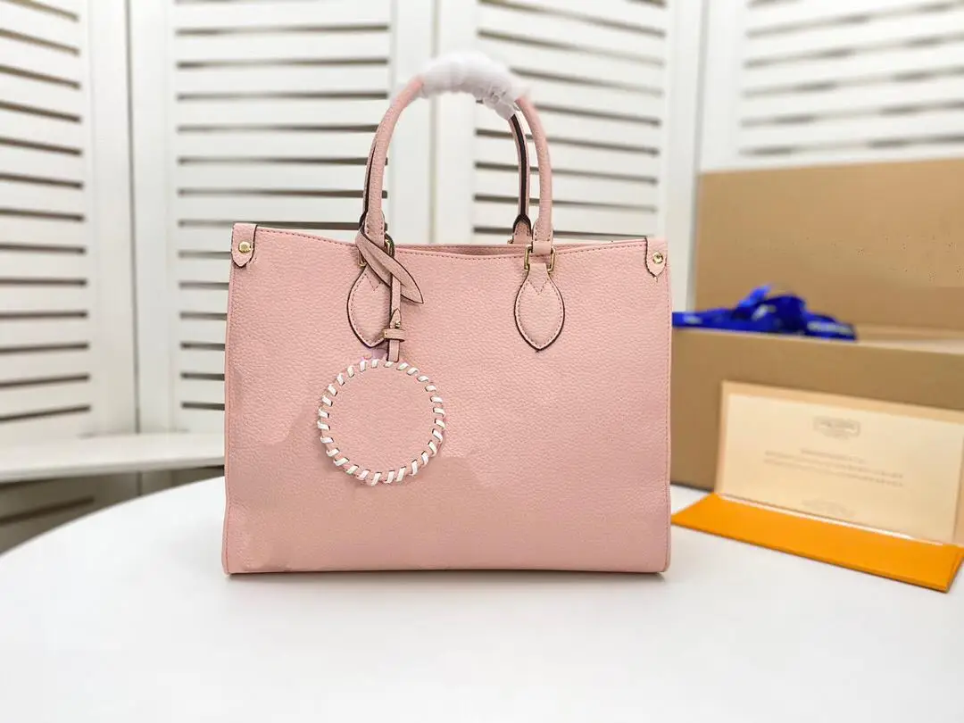 Ladies Cowhide Leather Handbags, Letter Embossed Shoulder Bag, Fashionable Handbags, 2021 ByThe Pool Series-B2131
Ladies Cowhide Leather Handbags, Letter Embossed Shoulder Bag, Fashionable Handbags, 2021 ByThe Pool Series-B2131
