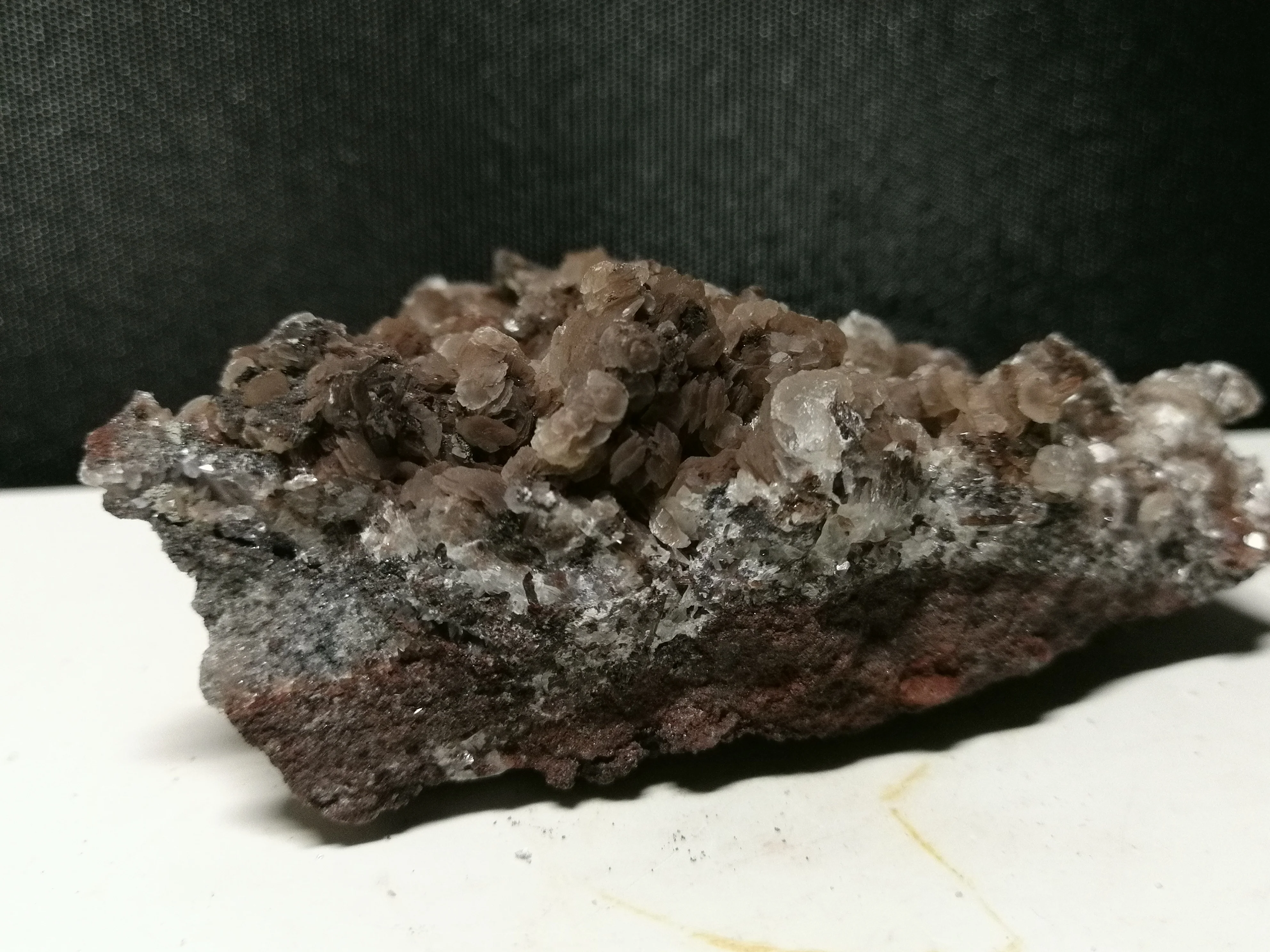 

135,6 gNatural с кристаллами Колчедана кальцит минеральной образца