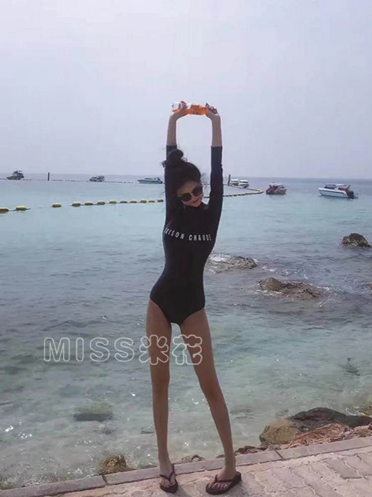2021 New Women Sexy Swimsuit One Pieces Korean Style Long Sleeves Sunscreen Beach Clothes Swimsuit Female Bathing Suit Swimwear
2021 New Women Sexy Swimsuit One Pieces Korean Style Long Sleeves Sunscreen Beach Clothes Swimsuit Female Bathing Suit Swimwear
