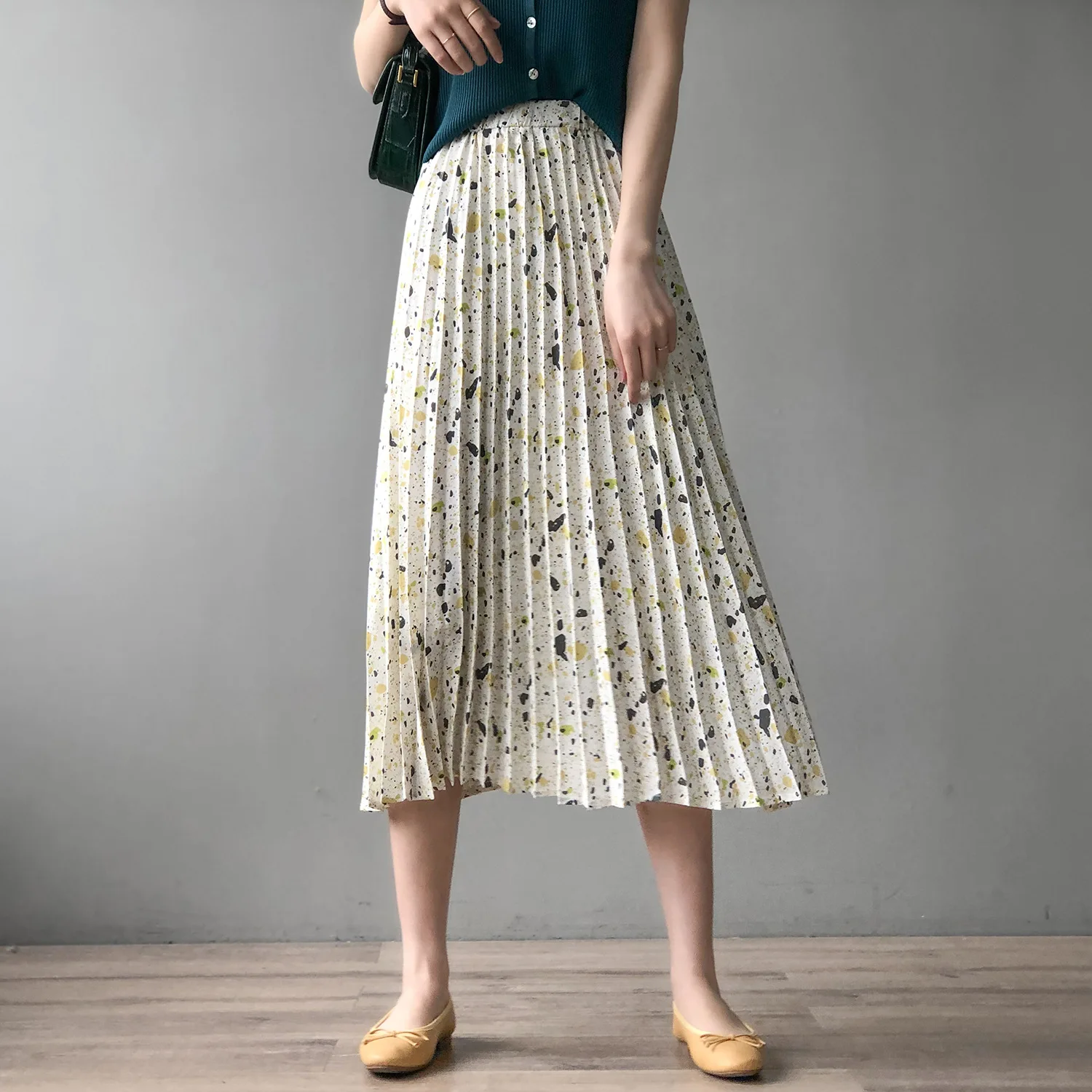 Boho Style White pleated skirt High Waist A-Line Skirt Retro print skirt korean Casual floral skirt women skirt summer 2021
Boho Style White pleated skirt High Waist A-Line Skirt Retro print skirt korean Casual floral skirt women skirt summer 2021