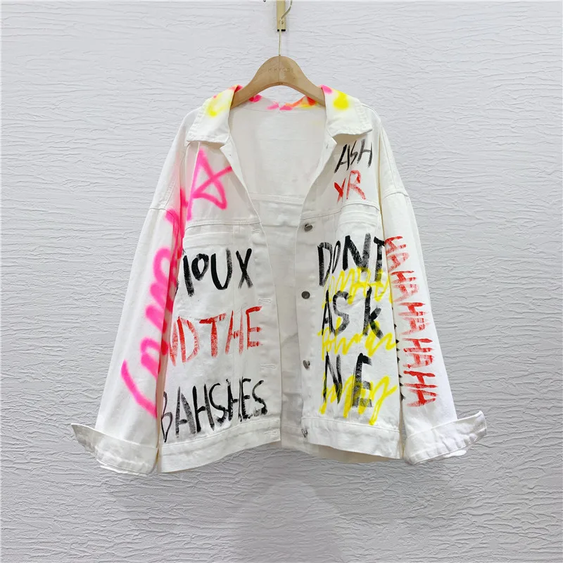 White Designer Jean Jacket Mujer POLO Collar Graffiti Colorful Letters Paiting Cool Girl Fall Tops Black Denim Coat for Women
White Designer Jean Jacket Mujer POLO Collar Graffiti Colorful Letters Paiting Cool Girl Fall Tops Black Denim Coat for Women