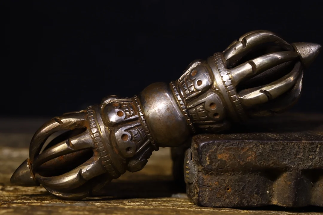 Tibetan Tantric Buddhism handmade Small Dharma artifact ,Old Tibet Tiantie Vajra Pestle From Tibet
Tibetan Tantric Buddhism handmade Small Dharma artifact ,Old Tibet Tiantie Vajra Pestle From Tibet