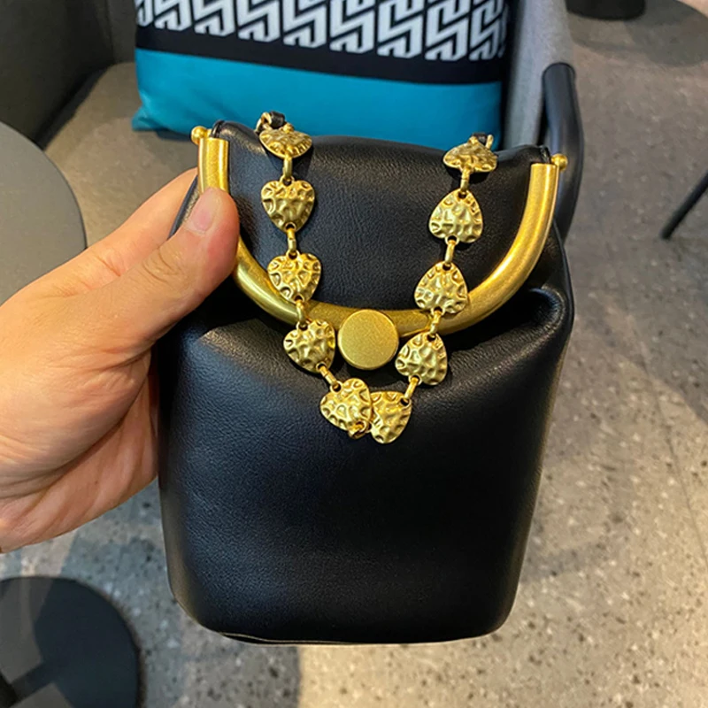 Luxury Genuine Leather Crossbody Bags For Women Designer Chains Shoulder BagS Women's Bag Small Bucket Women Handbags Purse 2021
Luxury Genuine Leather Crossbody Bags For Women Designer Chains Shoulder BagS Women's Bag Small Bucket Women Handbags Purse 2021