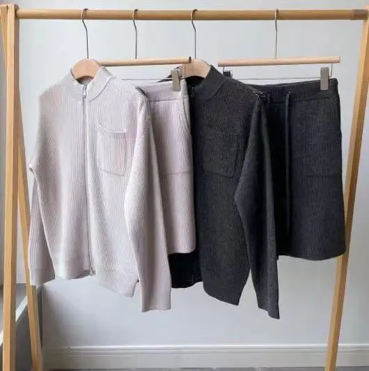 HIGH Fashion New Stylish 2021 Winter Runway Cashmere Suit Women Cardigan Sweater Waist Elastic Knit Shorts Solid Hot Sale Set
HIGH Fashion New Stylish 2021 Winter Runway Cashmere Suit Women Cardigan Sweater Waist Elastic Knit Shorts Solid Hot Sale Set