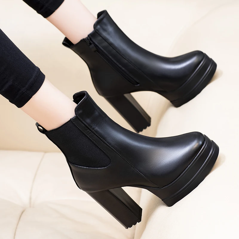 Fashion New 10CM Thick Heel Short Boots PU Leather Boots Women
Fashion New 10CM Thick Heel Short Boots PU Leather Boots Women