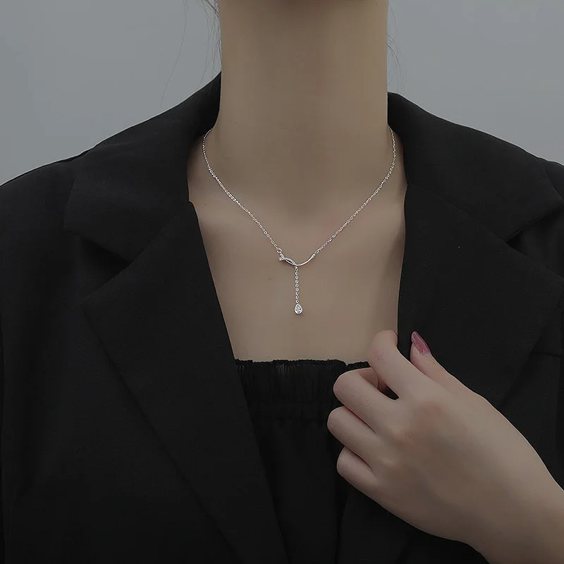 925 Sterling Silver Tassel Necklace Simple Geometric Water Drop Pendant Clavicle Chain Female Fashion Shiny Jewelry Party Gift
925 Sterling Silver Tassel Necklace Simple Geometric Water Drop Pendant Clavicle Chain Female Fashion Shiny Jewelry Party Gift