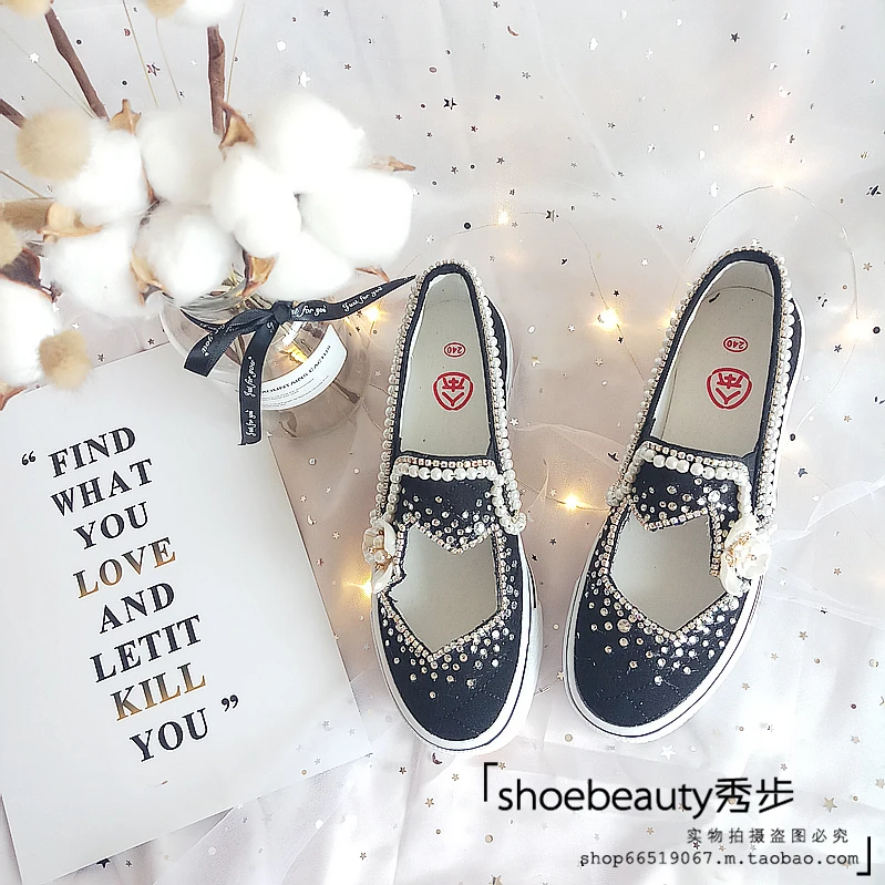 Canvas shoes women's belt drill thick bottomed Hong Kong style flat shoes flower inlaid with drill holes hollowed out sandals
Canvas shoes women's belt drill thick bottomed Hong Kong style flat shoes flower inlaid with drill holes hollowed out sandals