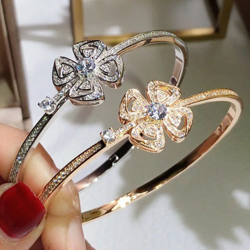 Original Sterling Silver Color Bracelet Fashion Temperament Hollow Flower Cluster Bracelet Ladies Luxury Exquisite Jewelry
Original Sterling Silver Color Bracelet Fashion Temperament Hollow Flower Cluster Bracelet Ladies Luxury Exquisite Jewelry