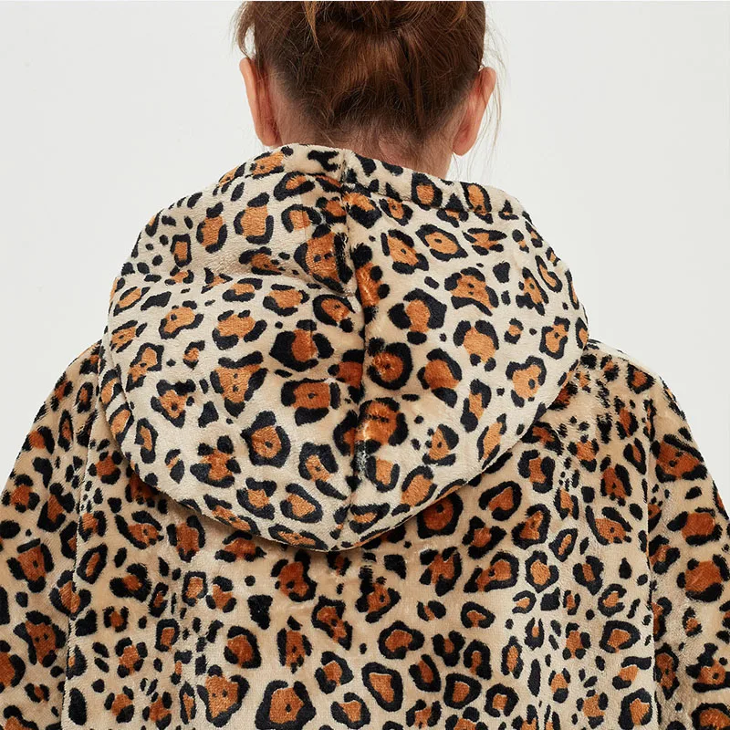 Creative High Quality Double Blanket Hooded Pullover TV Blanket for Women's Cold Proof and Warm Pajamas In Autumn and Winter
Creative High Quality Double Blanket Hooded Pullover TV Blanket for Women's Cold Proof and Warm Pajamas In Autumn and Winter