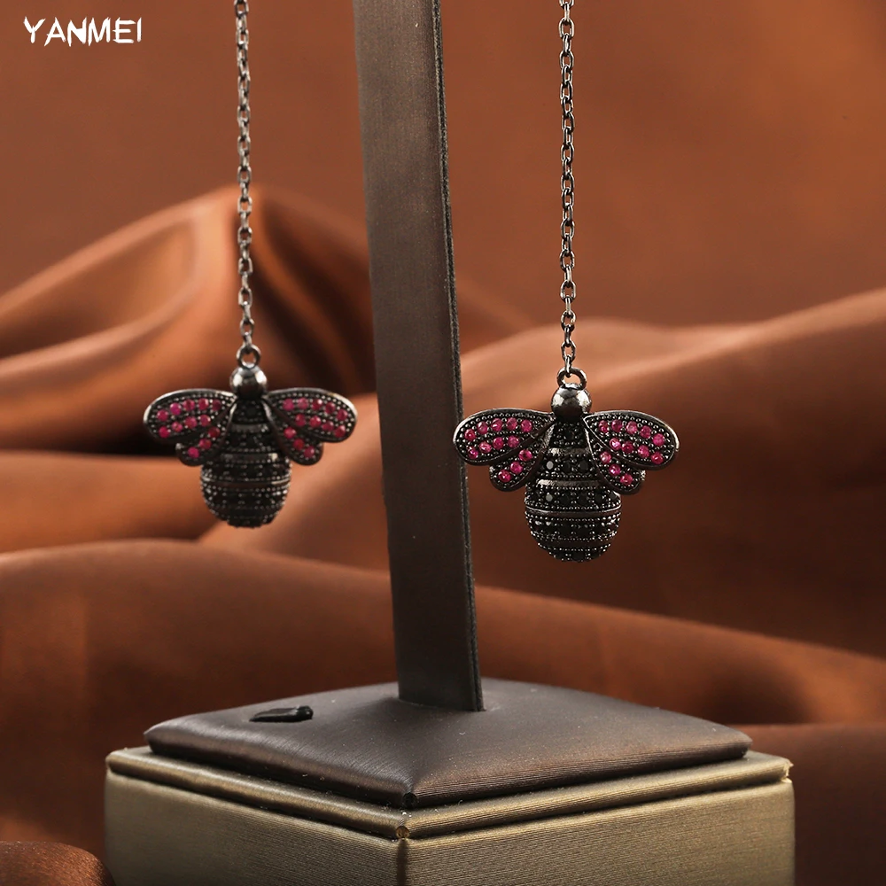 Long Bee Chain Animal Stud Earrings Tassel Black Mysterious Exquisite Jewelry Best-selling Fashion Luxury Banquet Jewelry
Long Bee Chain Animal Stud Earrings Tassel Black Mysterious Exquisite Jewelry Best-selling Fashion Luxury Banquet Jewelry