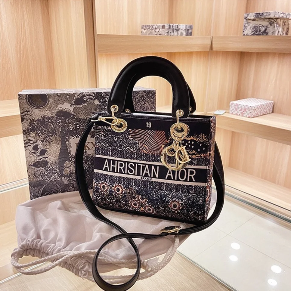 2021 new canvas letters retro women's shoulder bag personality trend luxury purses and handbags luxury designer
2021 new canvas letters retro women's shoulder bag personality trend luxury purses and handbags luxury designer