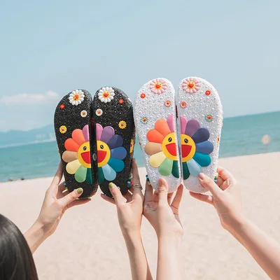 Summer Beach Slippers 3D Smiling Sunflower Platform Sandals Women Casual Flats Flip Flops Ladies Outside Home Bath Indoor Shoes
Summer Beach Slippers 3D Smiling Sunflower Platform Sandals Women Casual Flats Flip Flops Ladies Outside Home Bath Indoor Shoes
