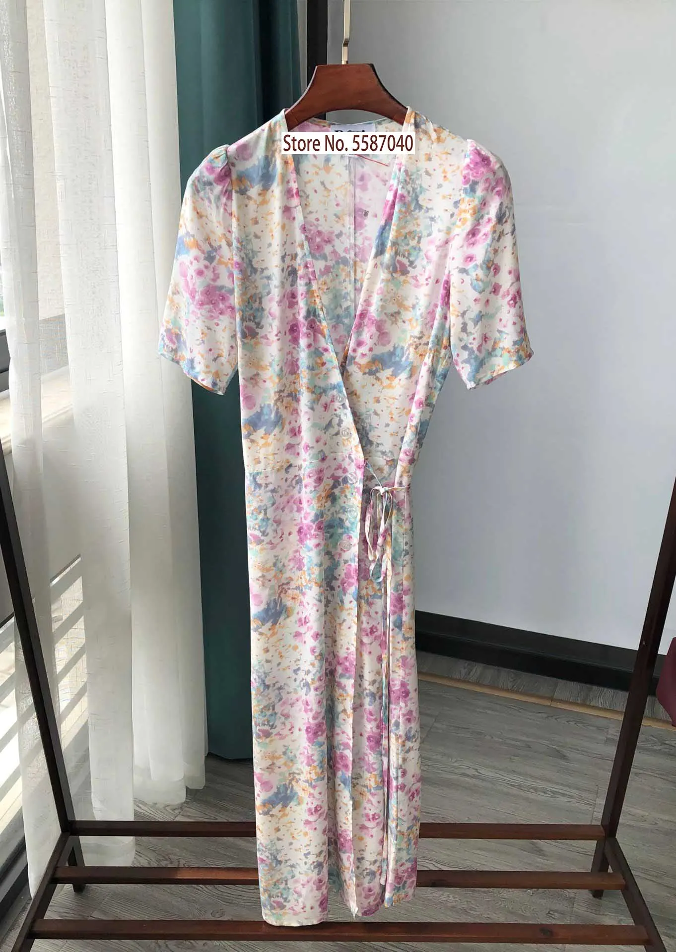 Women Dress Spring/Summer 2021 New Dress Fashionable Casual Sweet Print V-neck Bubble Sleeve Midi Dress
Women Dress Spring/Summer 2021 New Dress Fashionable Casual Sweet Print V-neck Bubble Sleeve Midi Dress