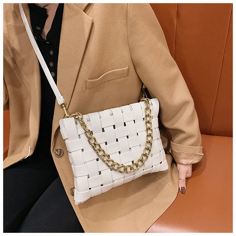 Solid Color Fashion Weave Shoulder Handbags Female Travel Cross Body Bag PU Leather Metal Thick Chain Crossbody Bags for Women
Solid Color Fashion Weave Shoulder Handbags Female Travel Cross Body Bag PU Leather Metal Thick Chain Crossbody Bags for Women