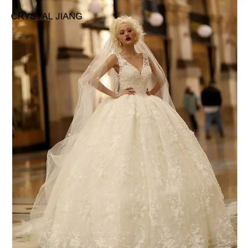 New Arrival 2020 Sexy V Neck Lace Ball Gown Wedding Dresses Custom made Sleeveless Wedding Gown Lace Bohemian Dress with Train
New Arrival 2020 Sexy V Neck Lace Ball Gown Wedding Dresses Custom made Sleeveless Wedding Gown Lace Bohemian Dress with Train