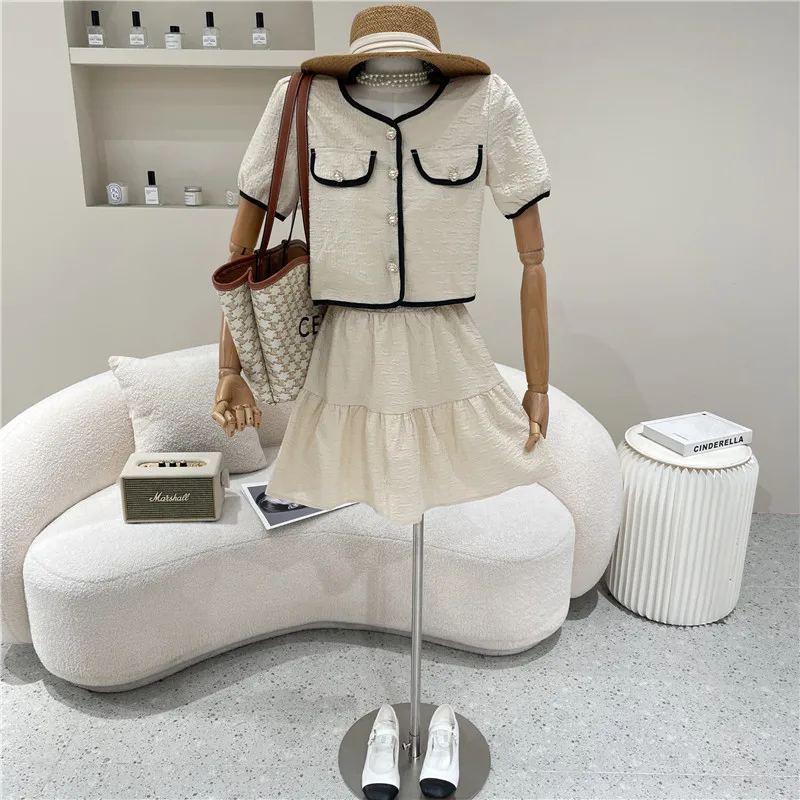 Niche Design New Women's Clothing Summer 2021 Fashion Temperament Vintage Puff Sleeve Short Top High Waist Skirt Two Piece Set
Niche Design New Women's Clothing Summer 2021 Fashion Temperament Vintage Puff Sleeve Short Top High Waist Skirt Two Piece Set