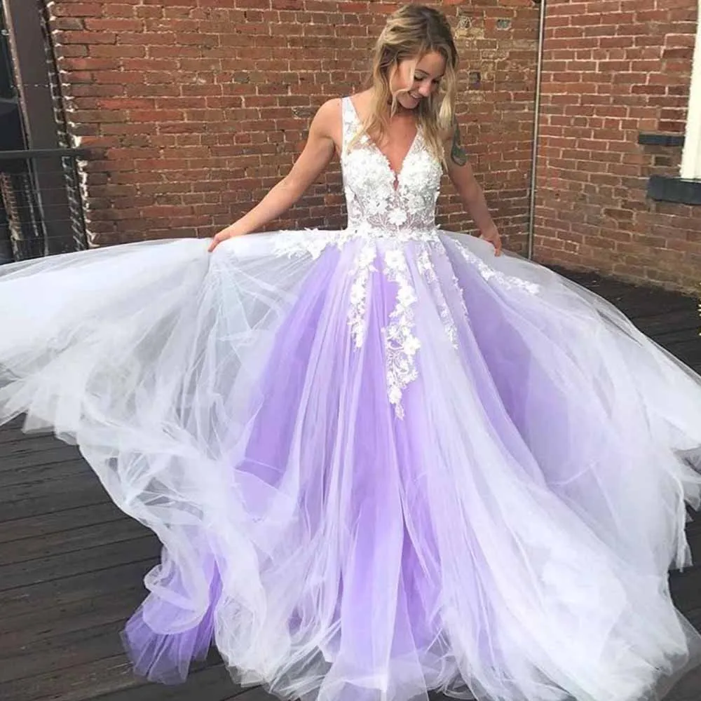 Princess Sweet Prom Dresses Long 2021 3D Floral Appliques Tulle V-Neck A-Line Evening Dress Elegant Gorgeous Backless Ball Gown
Princess Sweet Prom Dresses Long 2021 3D Floral Appliques Tulle V-Neck A-Line Evening Dress Elegant Gorgeous Backless Ball Gown