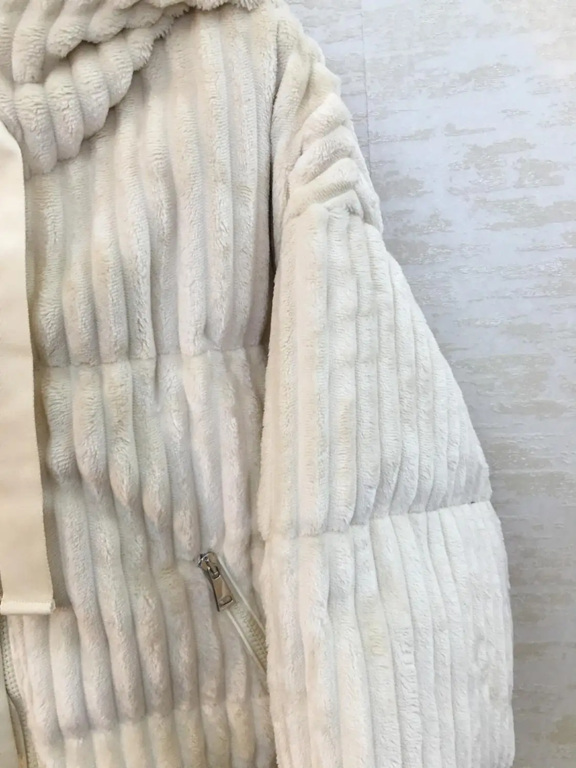 Quality 10.8 2021 High Autumn Winter New Corduroy White Goose Zipper Down Coat Women Striped Hooded Thicken Warm Outerwear
Quality 10.8 2021 High Autumn Winter New Corduroy White Goose Zipper Down Coat Women Striped Hooded Thicken Warm Outerwear